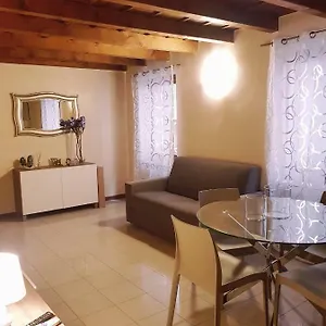 Elly's House , Verona Italia